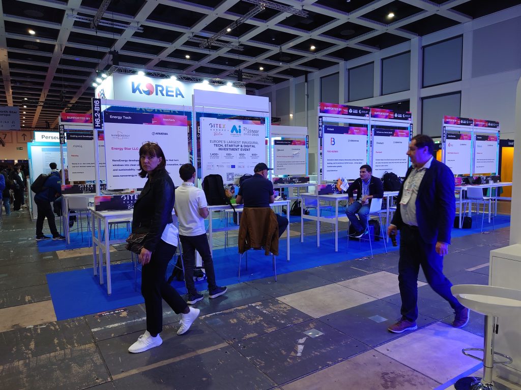 There was a wide variety of exhibitors, ranging from large-size corporations and organization with booths to match, but also making room for much smaller start- and scaleups exhibitors as well